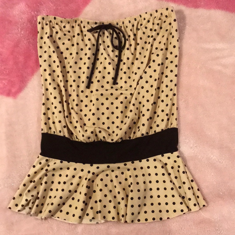 Women’s strapless top